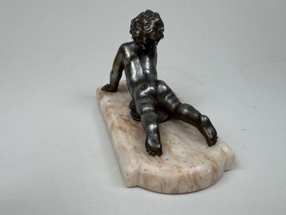 École française XXe.
Amour allongé.
Sculpture...