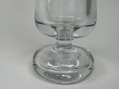 BACCARAT.
Vase en cristal moulé et pressé.
Estampillé.
H....
