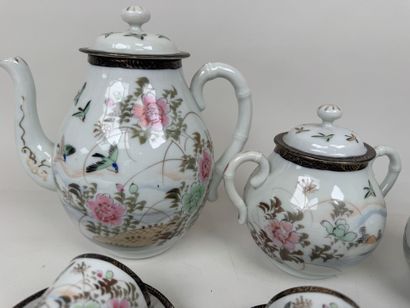 JAPON, XXe.
Partie de service à café en porcelaine...