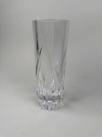 SEVRES.
Vase tubulaire en cristal à décor...