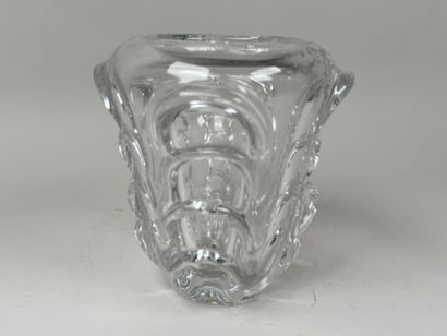 Vase en cristal moulé et pressé à décor en...