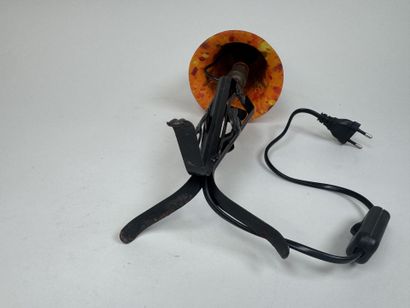 Petite lampe en verre à décor marmoréen sur...
