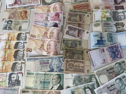 Collection de billets de banque monde.
Environ...