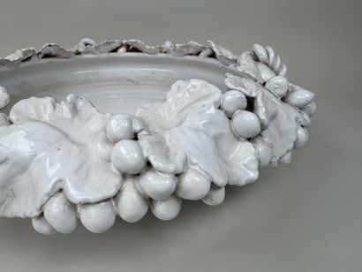 Grande coupe circulaire en céramique blanche...