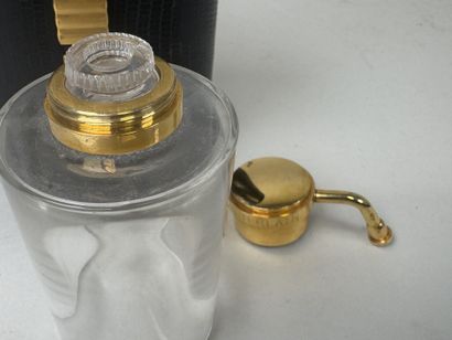 BACCARAT pour GUERLAIN.
Flacon cylindrique...