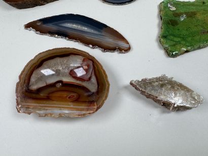 Collection de 9 pierres dures dont agate,...