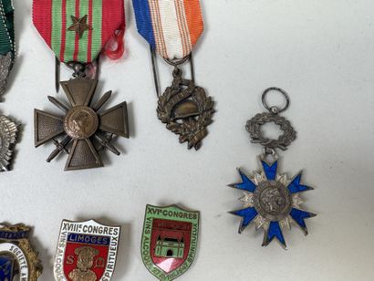 Lot de 11 médailles militaires et civils...