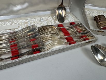 Partie de ménagère en métal argenté, modèle...
