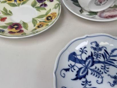 Six grandes tasses déjeuners et leurs sous-tasses...