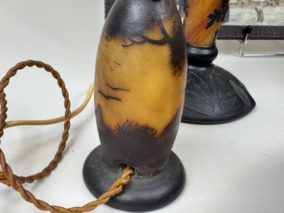 Pied de lampe en verre multicouches à décor...