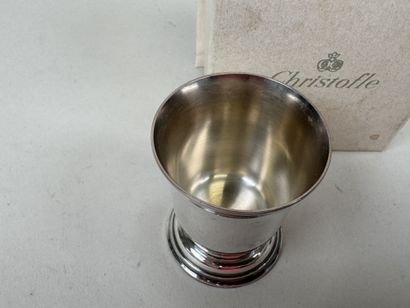 CHRISTOFLE.
Petit coquetier en métal argenté.
H....