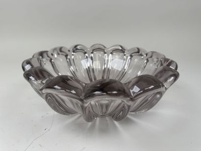 Coupe en verre moulé et pressé.
H. 10 cm.
D....