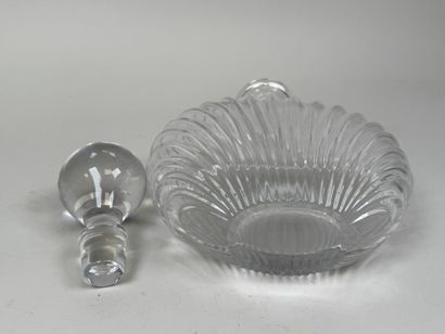 Carafe à décanter en verre moulé et pressé.
H....