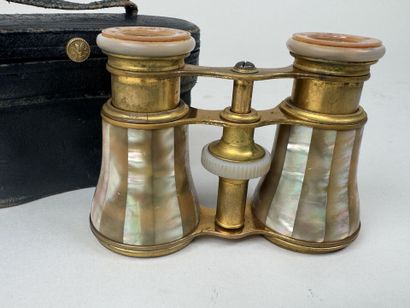 Paire de jumelles de théâtre en laiton et...