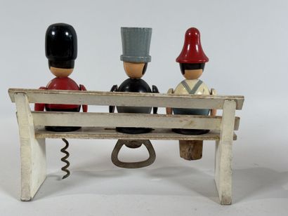 Ensemble de trois personnages anglais assis...