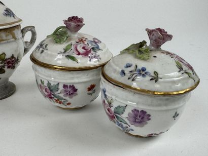 Lot comprenant :
- COPENHAGUE.
Petit vase...