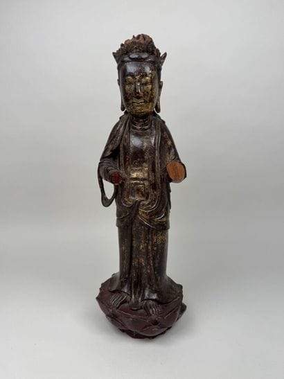 ASIE, XXe.
Personnage debout.
Sujet en bois...