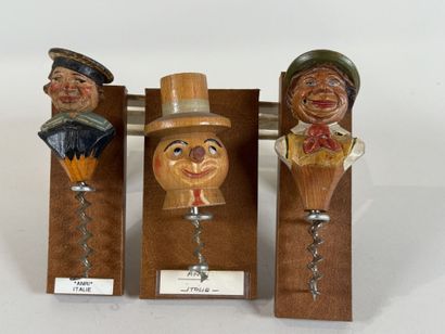ANRI.
Ensemble de trois tire-bouchons figuratifs...