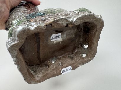 Sujet en grès émaillé polychrome figurant...