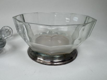 Lot en verre comprenant :
- un bougeoir ou...