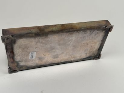 Boite rectangulaire en métal argenté, le...