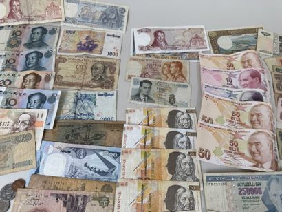Collection de billets de banque monde.
Environ...