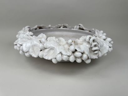 Grande coupe circulaire en céramique blanche...