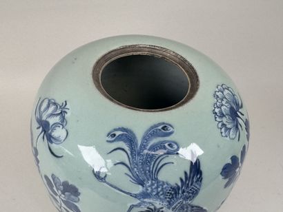 CHINE, XXe.
Grande potiche en porcelaine...