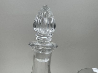 Carafe et broc à eau en verre moulé et pressé.
H....