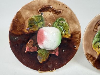 ORCHIES.
Deux assiettes en trompe-l'œil et...