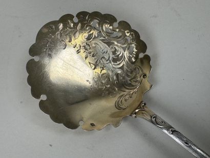 Cuillère de service à fraises en argent et...