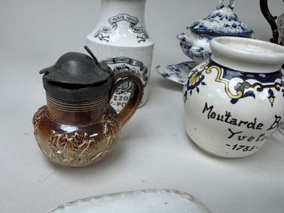 Important lot d'objets de vitrine comprenant...