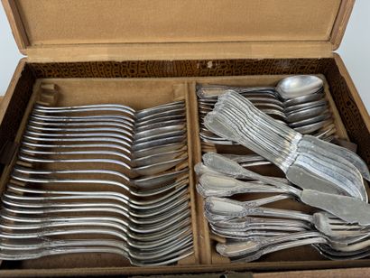Partie de ménagère en métal argenté comprenant...