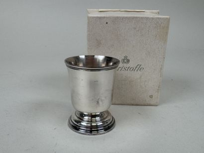 CHRISTOFLE.
Petit coquetier en métal argenté.
H....