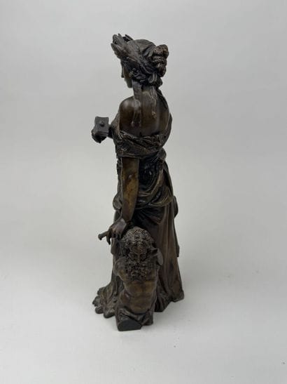 École, XIXe.
Déesse.
Sculpture en bronze...