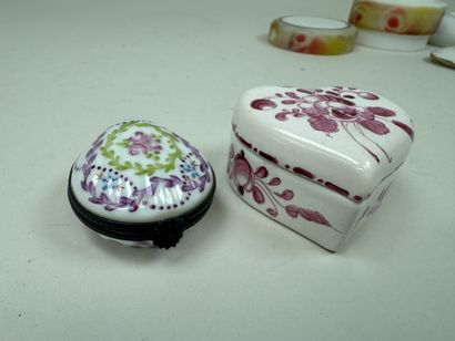 Collection de 10 petites boites ou piluliers...