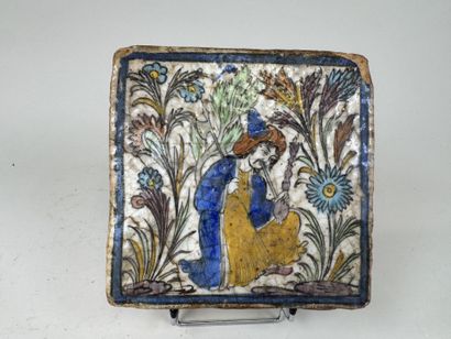 IRAN.
Carreau en faïence polychrome à décor...