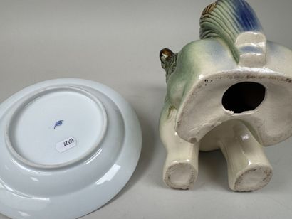 ASIE, XXe.
- sujet en céramique polychrome...