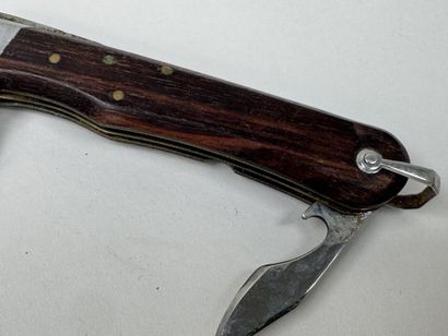Couteau pliant à bélière et multifonction,...