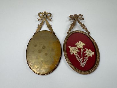 Paire de cadre ou porte-photos en laiton...