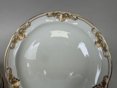 L. BERNARDAUD & Cie. à Limoges.
Modèle COQUILLE.
Série...