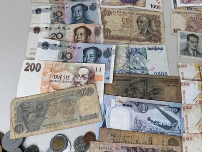 Collection de billets de banque monde.
Environ...