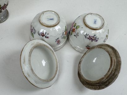 Lot comprenant :
- COPENHAGUE.
Petit vase...