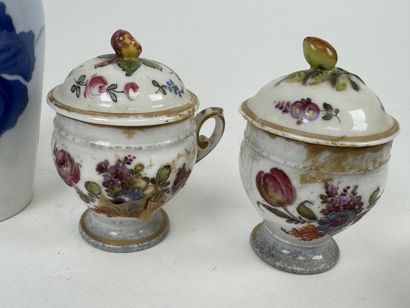 Lot comprenant :
- COPENHAGUE.
Petit vase...