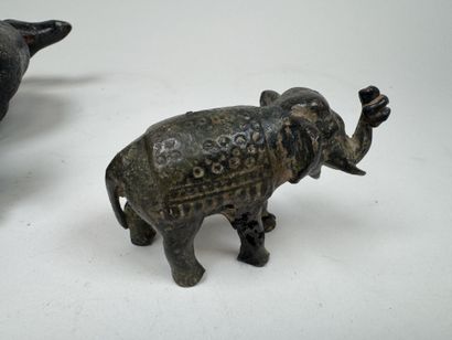 INDOCHINE, XXe.
Animal stylisé.
Verseuse...