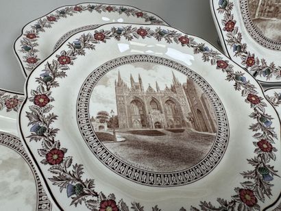 WEDGWOOD.
Série de onze assiettes en faïence...