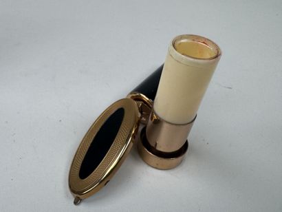 PACO RABANNE à Paris et PATRYS à Paris.
Rouge...