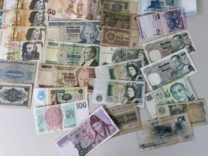 Collection de billets de banque monde.
Environ...