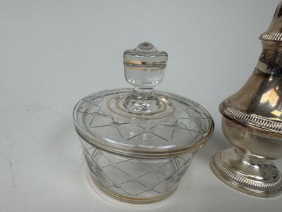 CHRISTOFLE.
Saupoudreuse en métal argenté.
Estampillée.
H....
