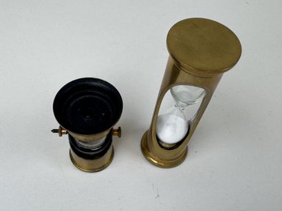 Lot en bronze et laiton comprenant :
- un...